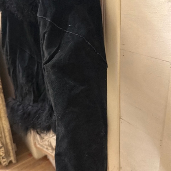 Elegant Black Fur-Trimmed Teddy Jacket - Picture 5 of 14